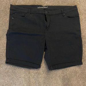 Universal thread black plus size Jean shorts 24